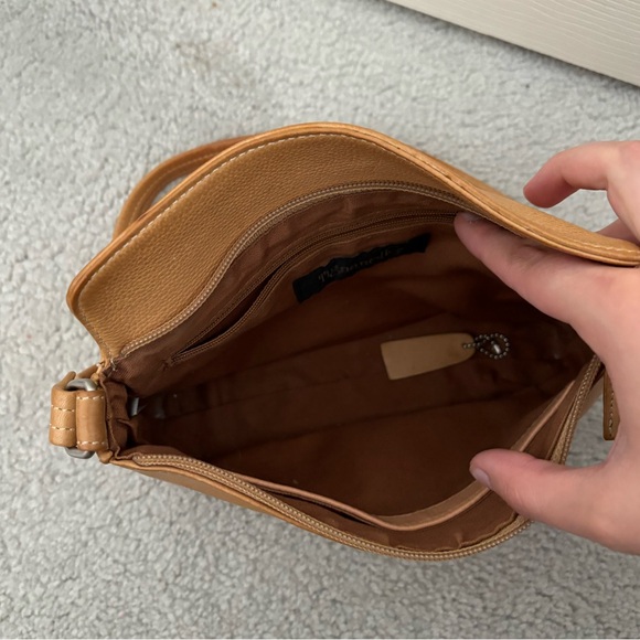 Vintage Tan Purse - Picture 4 of 4